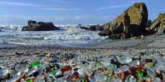 glass-beach-660x330